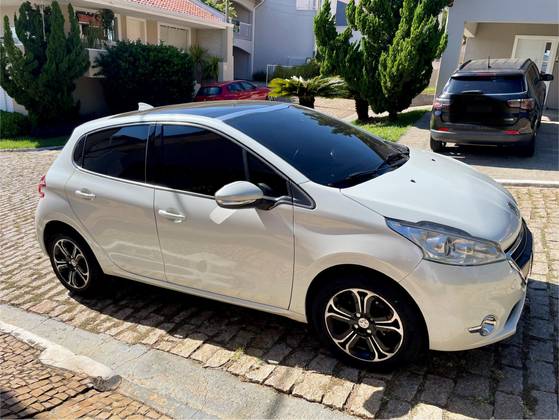 PEUGEOT 208 1.6 GRIFFE 16V FLEX 4P AUTOMÁTICO